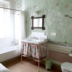 el baño de PACA, en el alojamiento para artistas en residencia y cursos de arte.