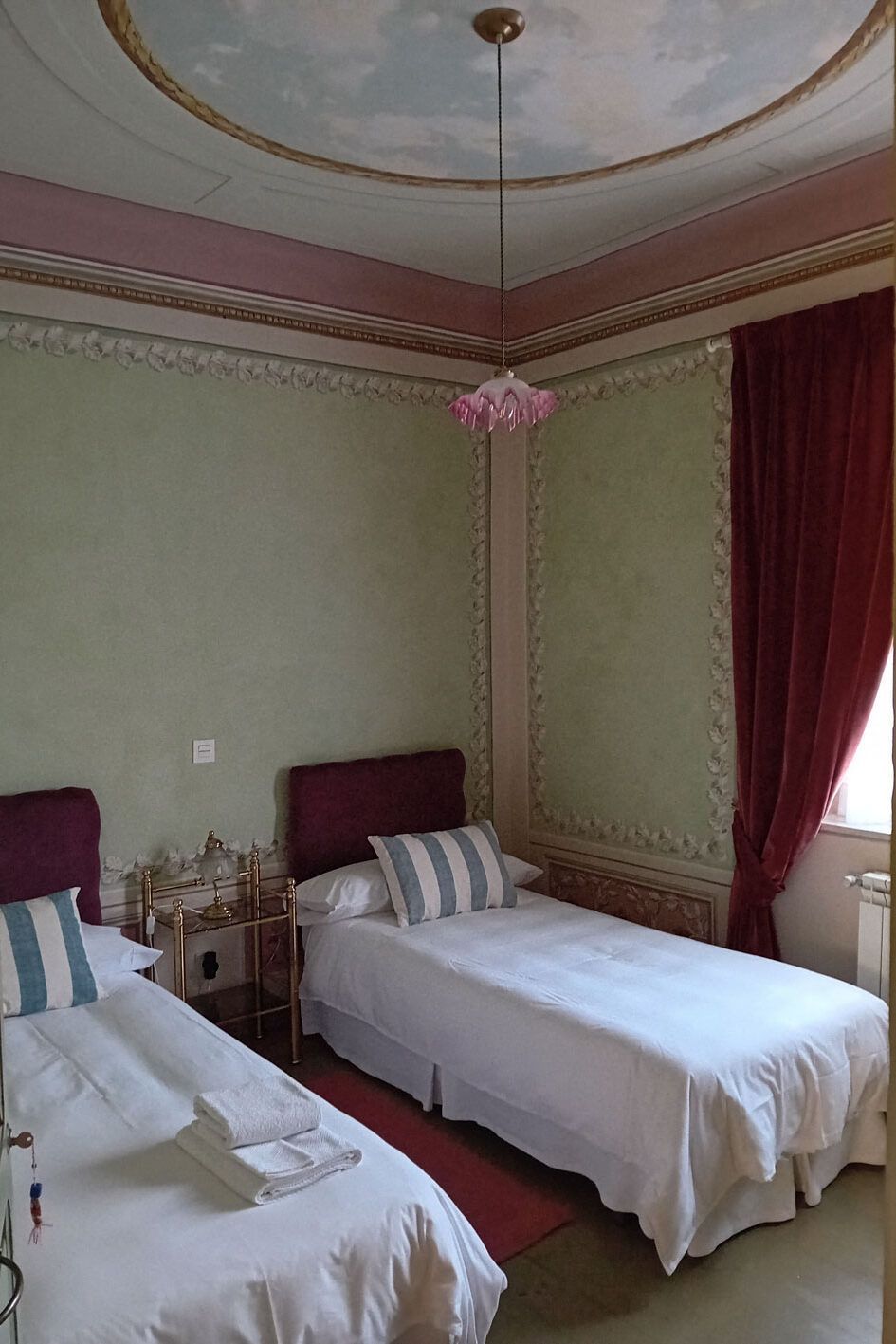 Habitación doble. alojamiento. Art Retreat Asturias. Rural Cottage retreat. PACA.