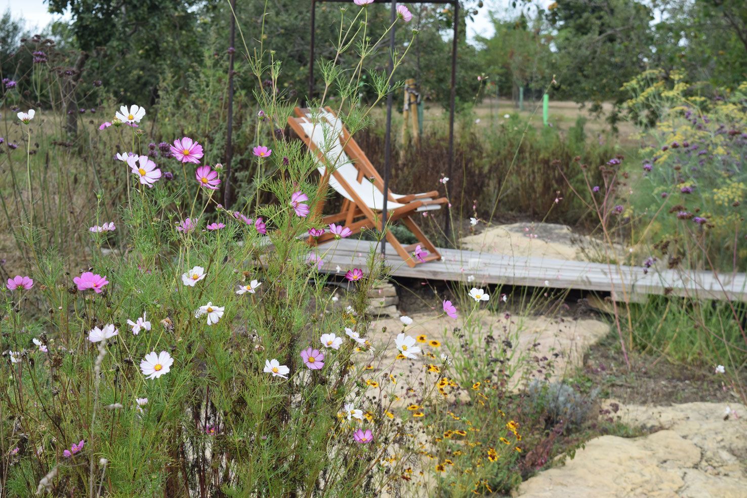 Learning RFesidencies. Residencia de formación artística en Asturias. Técnicas pictóricas antiguas. Cursos de arte con alojamiento en una quintana tradicional, entre jardines y frutales. Art retreat in the countyside.