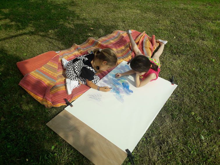 clases de pintura para niñas y niños en el campo, aprender con la naturaleza.